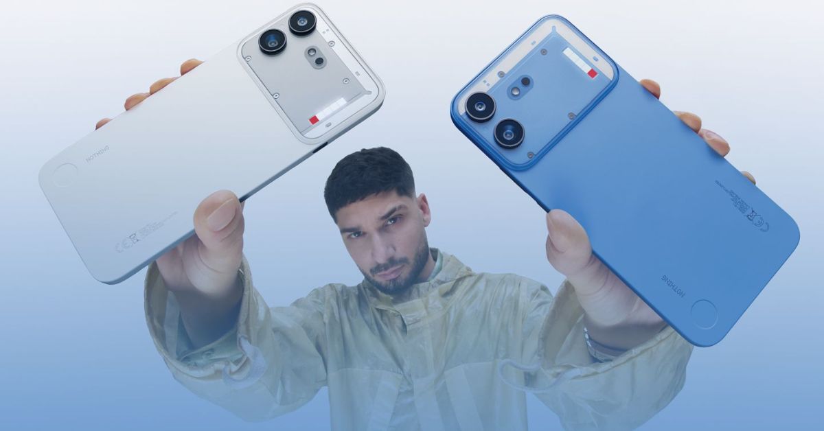 iQOO Z11 Lite Smartphones Held Side-by-Side in White and Blue